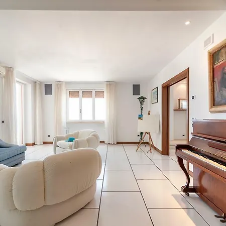 Goodstay Skyline Apartment